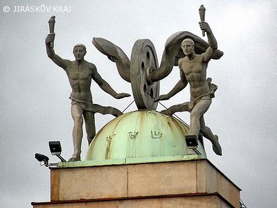 Světlonoši s okřídleným kolem