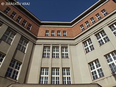 Detail průčelí gymnázia